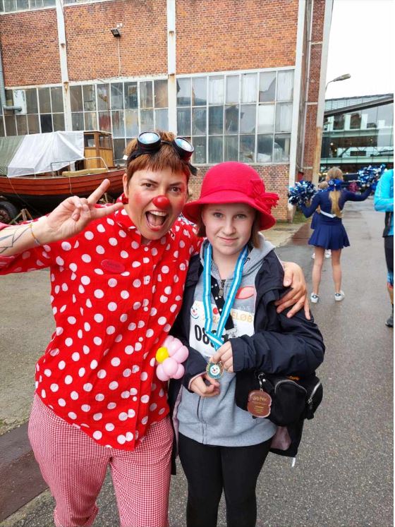 Kaisa og Nienke til klovneløb