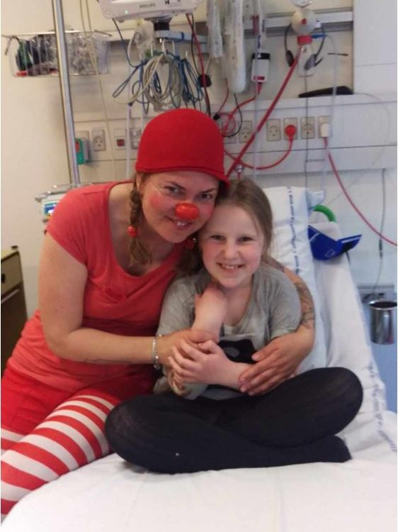 Kaisa og Nienke i hospitalsseng