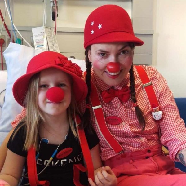 Kaisa og Nienke i hospitalsseng