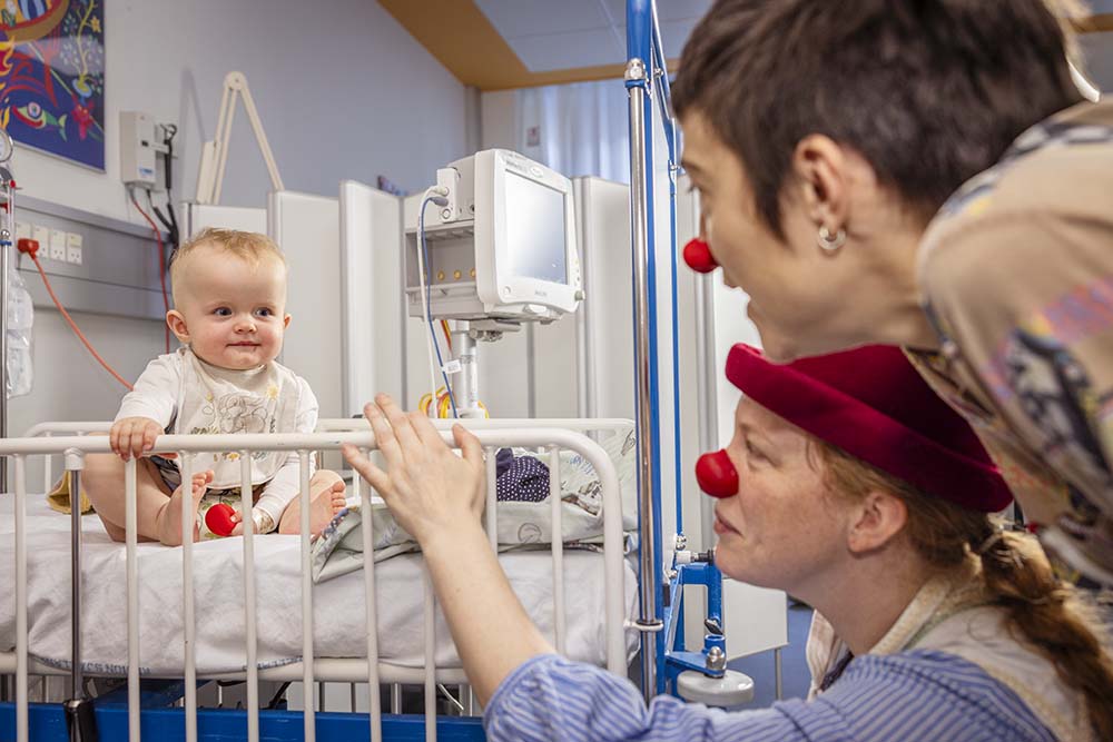 Agnes og hospitalsklovnene Diamanda og Slicey