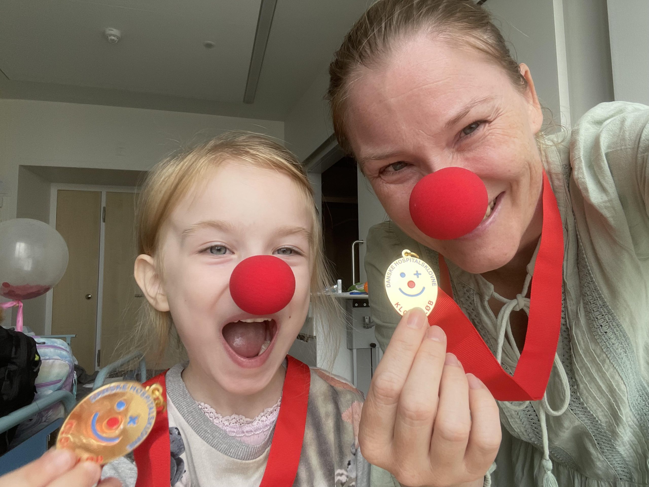 Billede af Emilia og mor fra afdelingsklovnelob