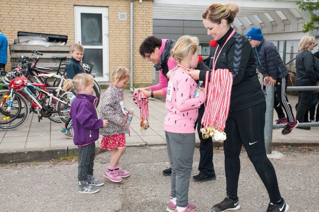 Karins foerste Klovnelob i Valsgaard. Uddeling af medaljer.
